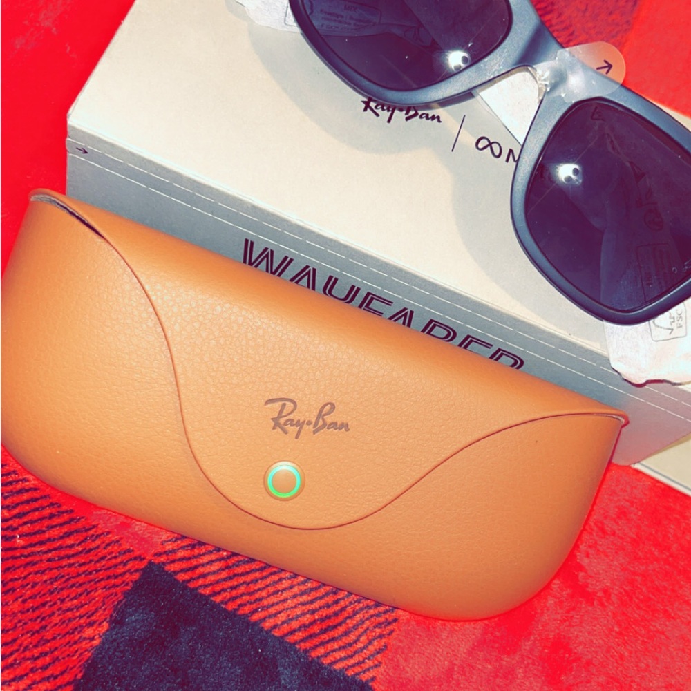 Ray-Ban Wayfarer Sunglasses in Classic Black
